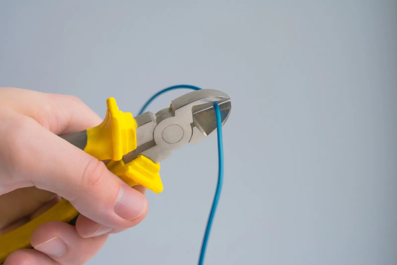 Cutting a conductor to length, for outlet installation in Detroit